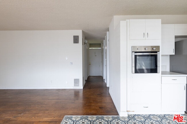 Photo - 11133 Rose Ave Unit 9