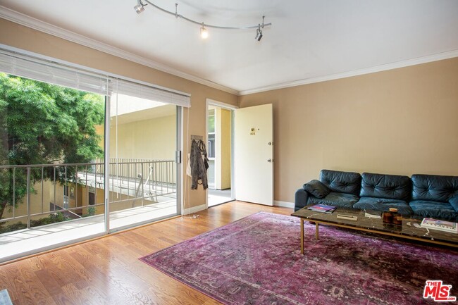 Building Photo - 2311 4th St Unit 321