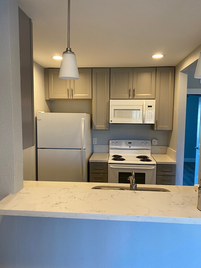 Kitchen - 1906 S Tremont St Unit A