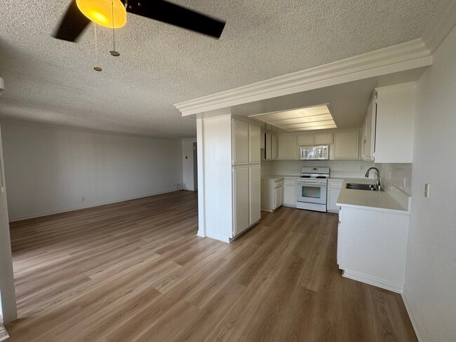 Photo - 1110 W 10th St Unit #305