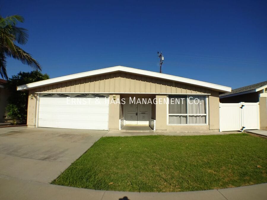 Photo - 5122 Meadow Wood Ave House