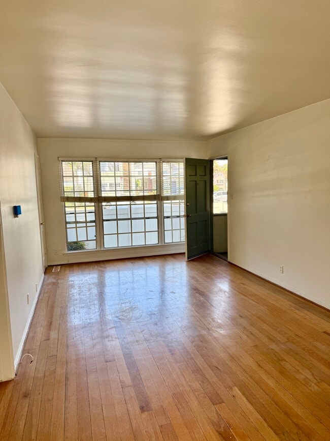 Living Area - 414 Grand Blvd Unit 410