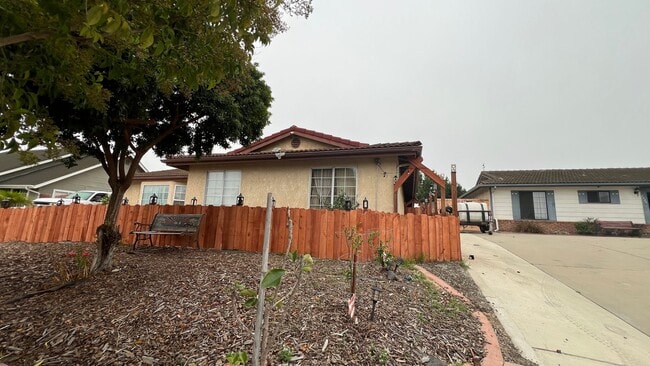 Building Photo - NEW Beautiful 3 Bedroom 1 Bath ADU - Furni...