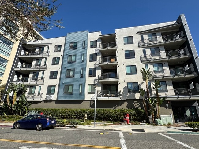 Building Photo - Stunning 2Bd/2Ba Condo in Heart of Irvine!