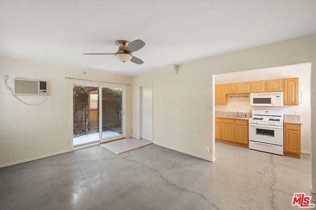 Building Photo - 2235 1/2 Laverna Ave Rental