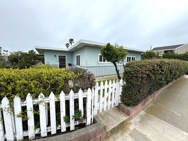 Building Photo - Pierpont Beach Home