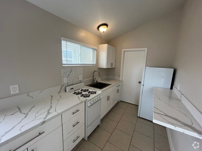 Building Photo - 323 Tognazzini Ave Rental