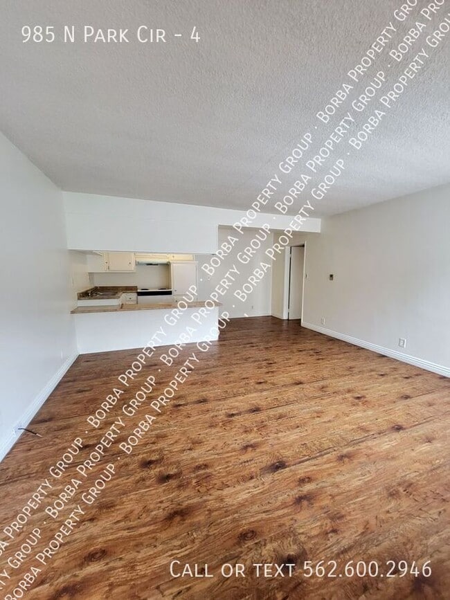 Building Photo - 985 N Pk Cir Unit 4