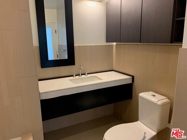 Photo - 727 W 7th St Unit 1322