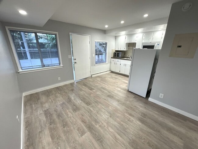 Photo - Studio Apartment - Parking included-Open House Tuesday at 5pm Unit 814-B2- single