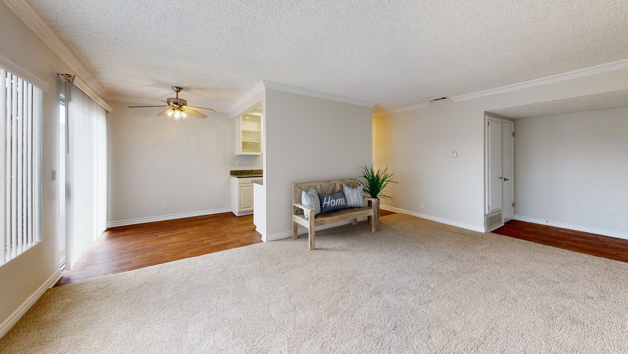 3D Tour - Los Arbolitos Huntington Beach Apartments