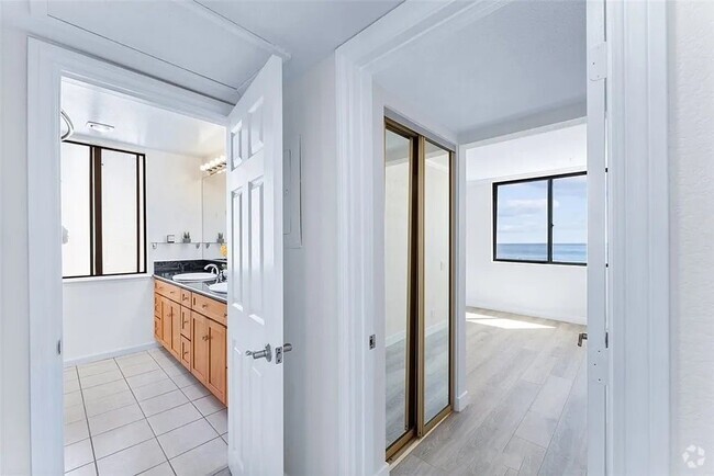 Building Photo - 1140 E Ocean Blvd Rental