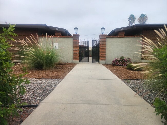 Main Entrance - 431 S Simpson Ave Unit A