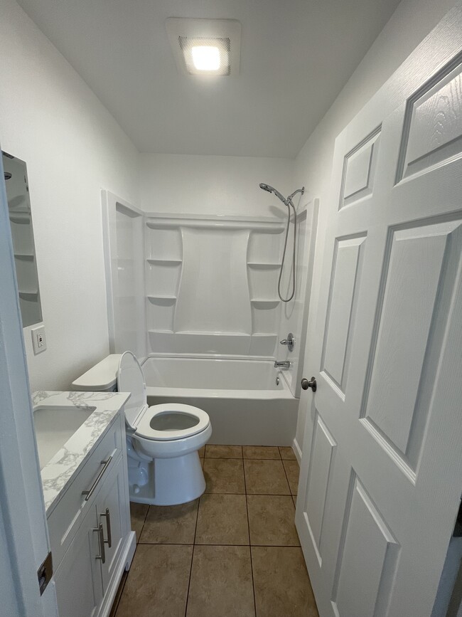 Photo - 1030 E 46th St