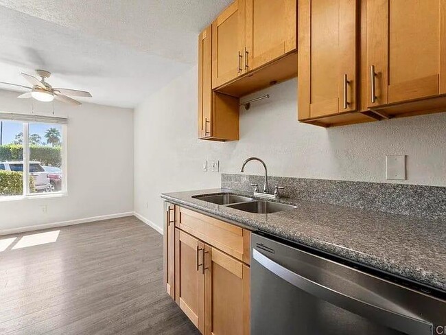 Photo - 1671 Pentecost Way