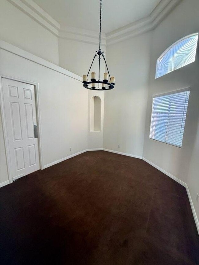 Photo - Large 3 bed 2.5 bath with pool and Gargae