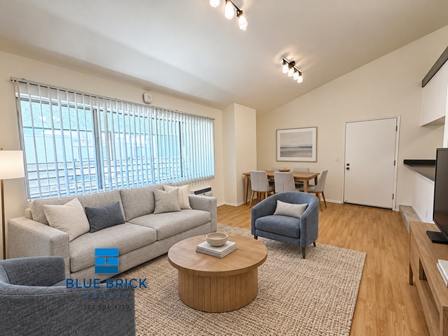 Building Photo - 6738 Independence Ave Unit 14