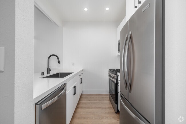 1BR + Loft, 1BA - 715SF - Kitchen - The Norman