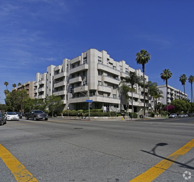 Building - 553 S St Andrews Pl Unit 200