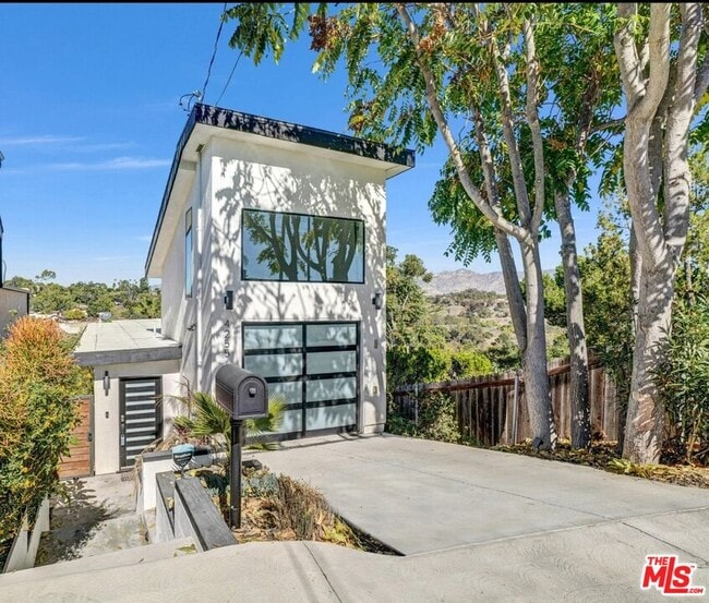 Photo - 4255 Raynol St