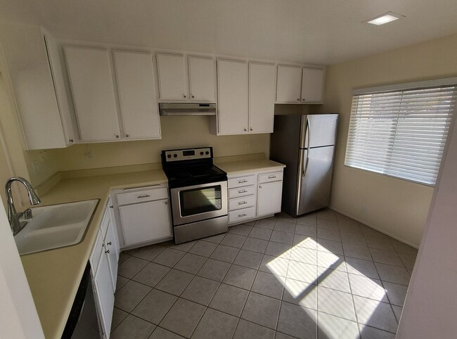 Photo - 2 Bed, 2 Bath Upper Unit in La Jola