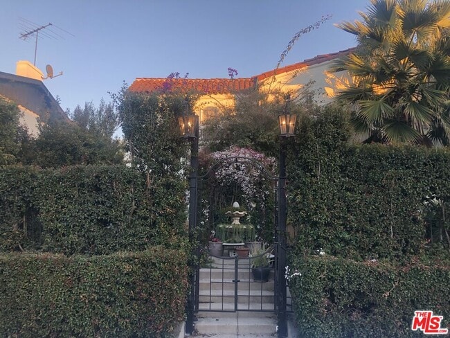 Photo - 1362 Masselin Ave