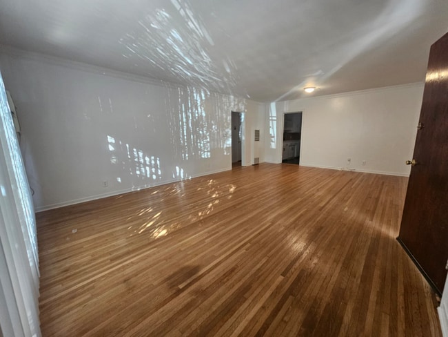 Photo - 1850 N La Brea Ave