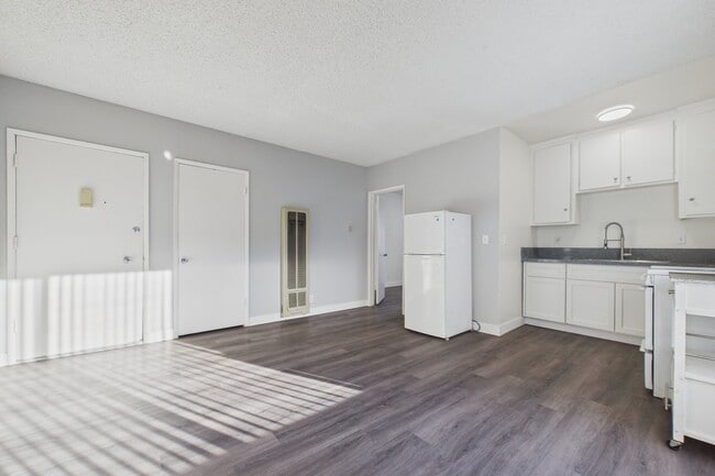 Photo - Cedar Court Apartments