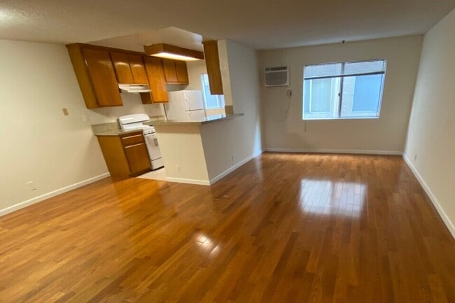 Building Photo - 11825 Courtleigh Dr