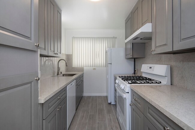 Photo - 2 WEEKS FREE!!! 2BR in La Jolla ~ 1 Mile from the Beach! Unit 8A