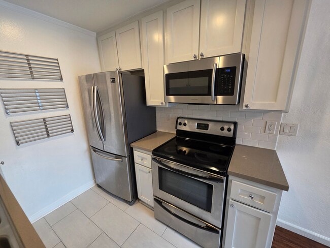 Photo - 1351 N Orange Dr Unit 109