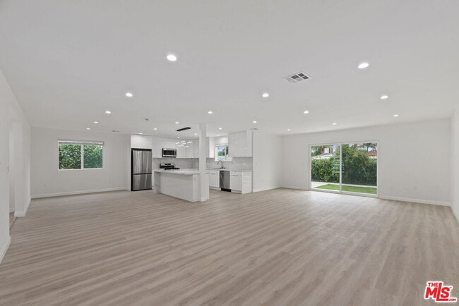 Photo - 19007 Bessemer St