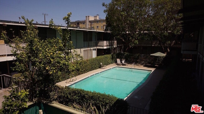 Building Photo - 11133 Rose Ave Unit 16