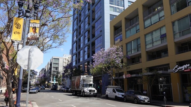 Building Photo - Downtown San Diego 1 bedroom 1 bath apartment For Rent Unit 1505