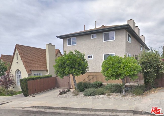 Photo - 1297 S Cochran Ave Apartments Unit C