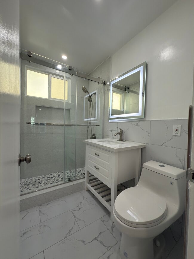 Photo - 5110 Harold Way