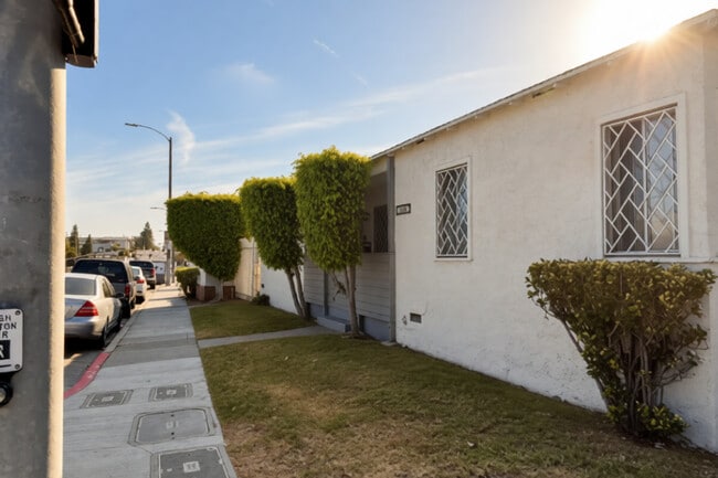 Building Photo - Centinela Apartments