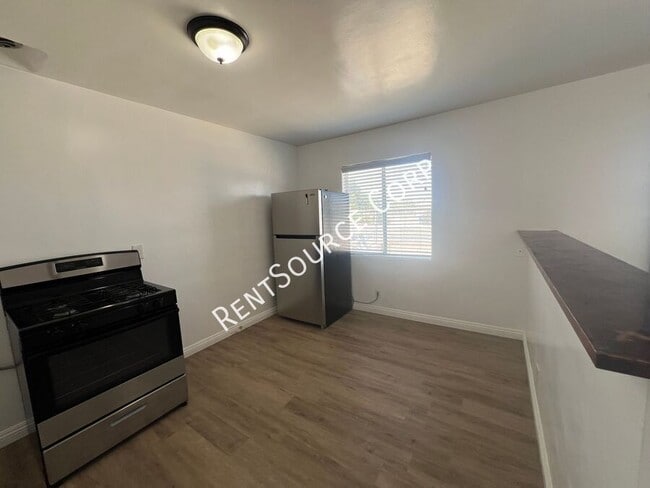 Photo - 1360 1/2 Nancy St-