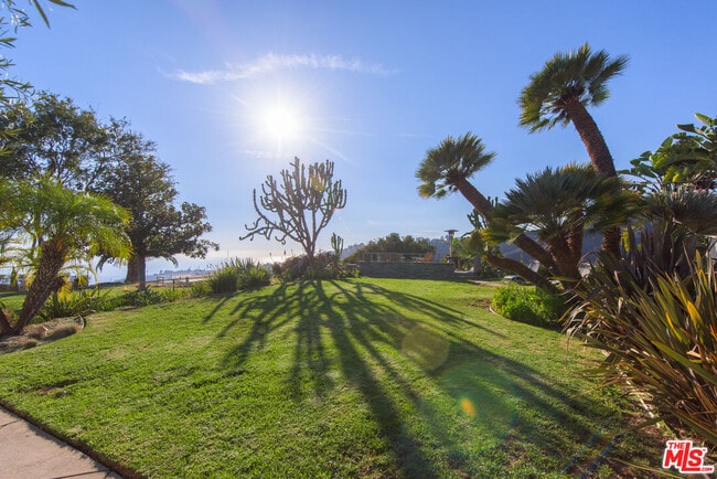 Photo - 843 Enchanted Way