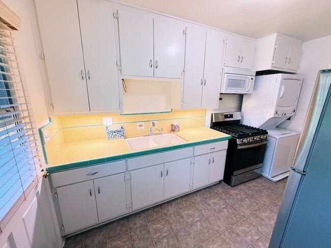 Building Photo - 1753 Silver Lake Blvd Unit 1753