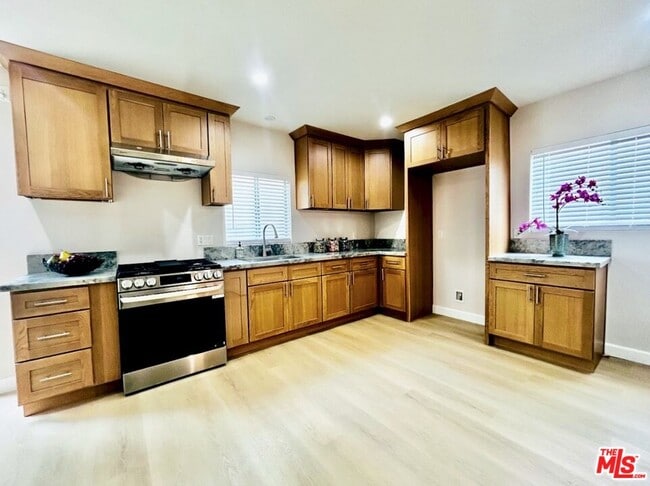Photo - 2707 Kelburn Ave Townhome