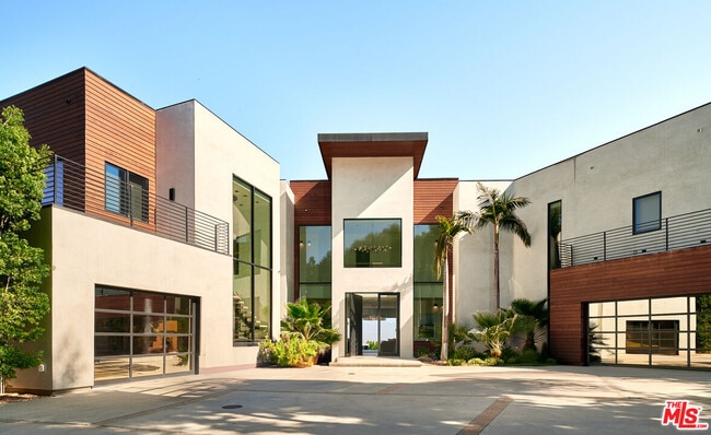 Building Photo - 13331 Mulholland Dr Rental