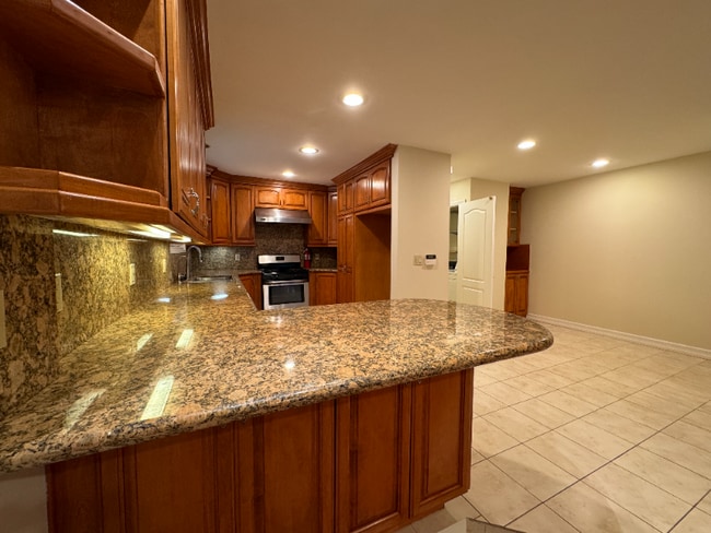 Photo - 1937 Pelham Ave Unit 2