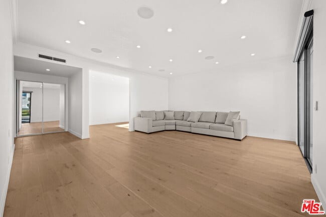 Photo - 106 Croft Ave Unit 301