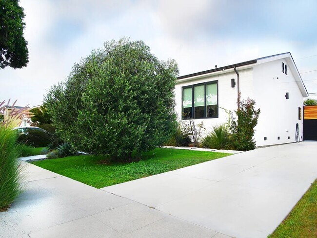 Photo - 3744 Somerset Dr