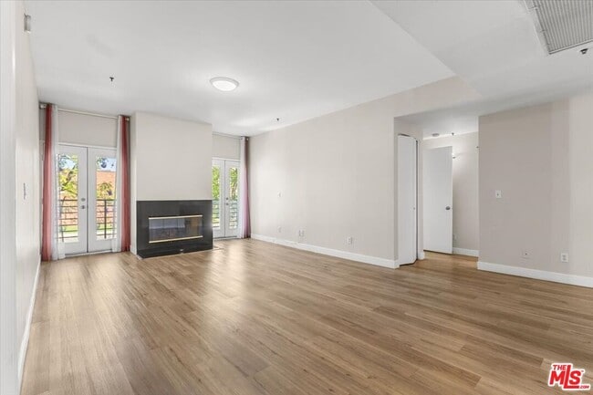 Photo - 5350 White Oak Ave Unit 209