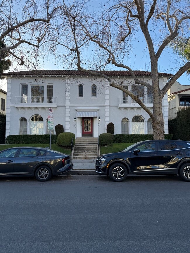 Building Photo - 145 N Sycamore Ave Unit 145 N. Sycamore Ave.