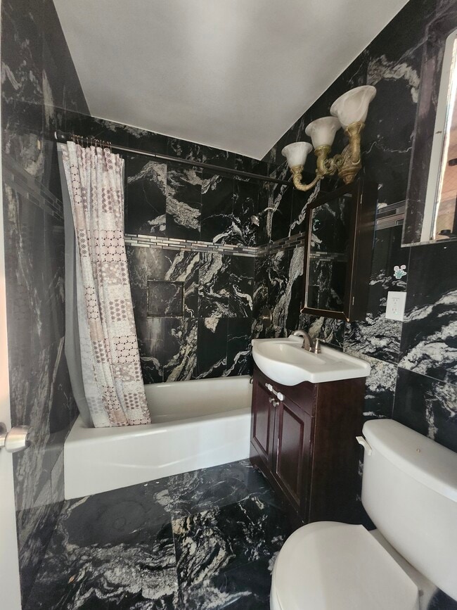 Building Photo - 1010 Garfield Ave Unit 1