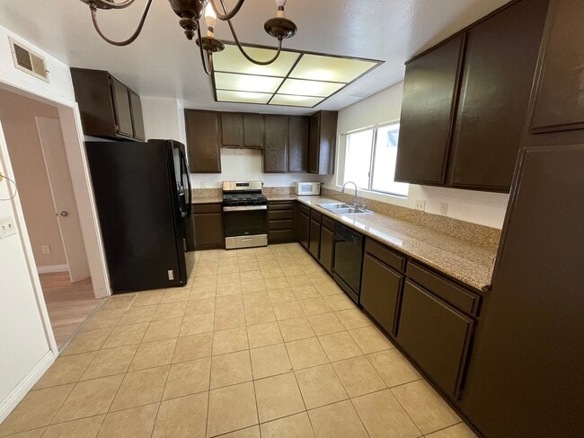 Photo - 822 Victor Ave