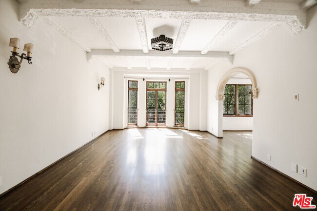 Photo - 1302 N Sweetzer Ave Unit 203